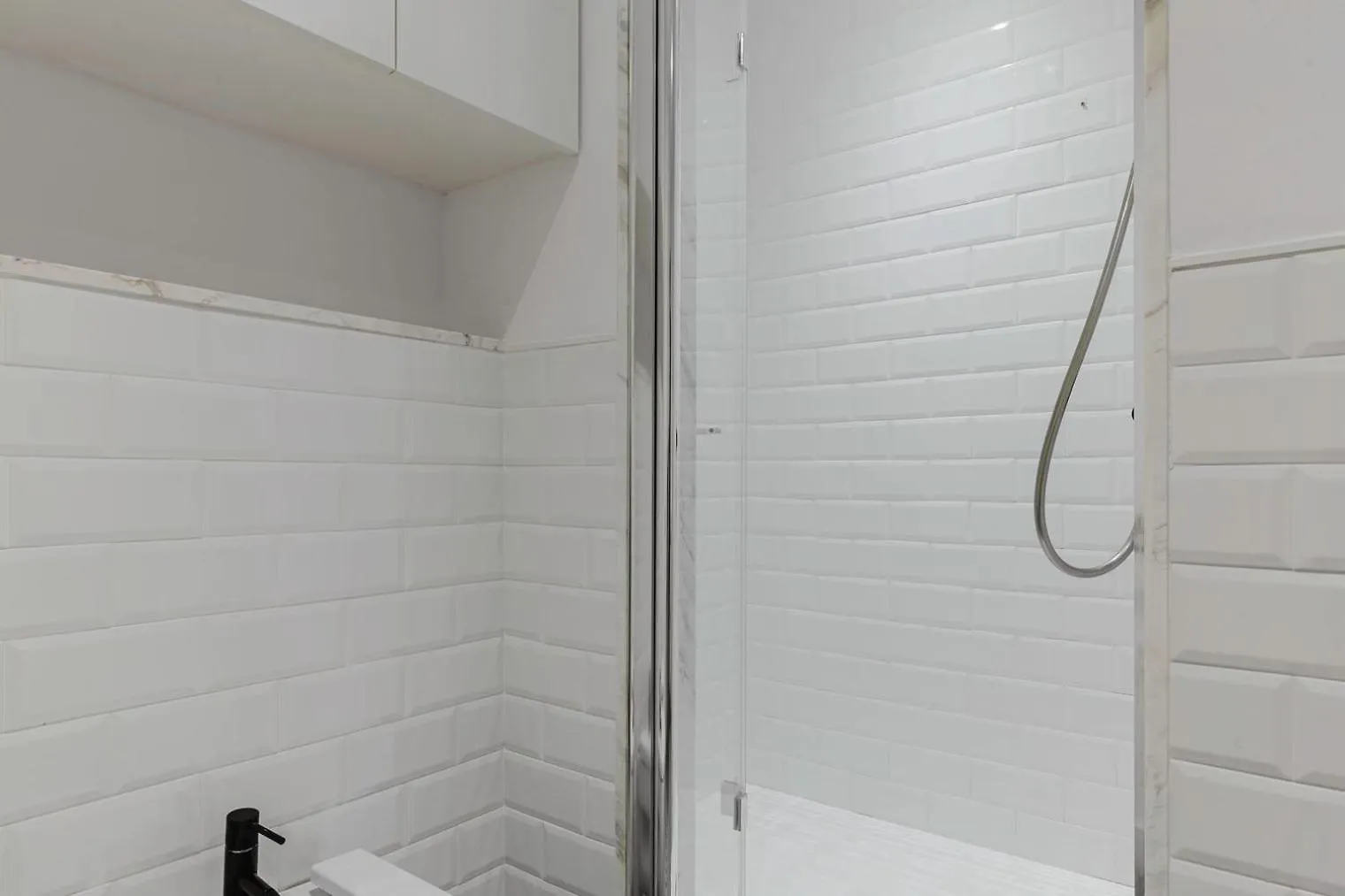 Blueground Sagrada Familia Washer Ac Bcn-158 Barcelona